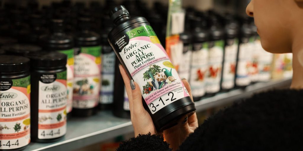探索植物的基本施肥以及如何为您的花园选择合适的肥料